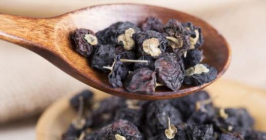 黑枸杞泡水喝的功效 黑枸杞泡水喝的注意事項(xiàng)