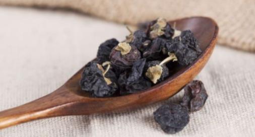 黑枸杞泡水喝的功效 黑枸杞泡水喝的注意事項(xiàng)