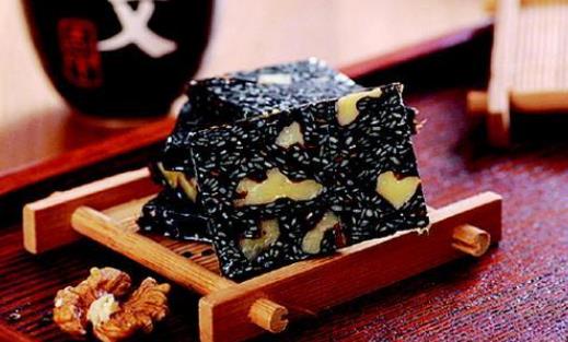 哪些人適合服用阿膠?吃阿膠有哪些好處?