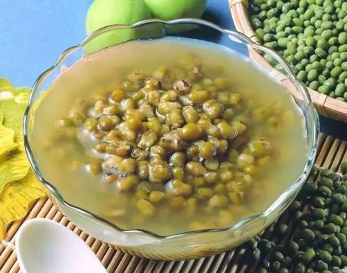 綠豆湯能夠治療便秘嗎?喝綠豆湯的注意事項