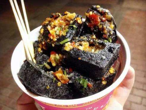 臭豆腐有點酸是怎么回事?臭豆腐發霉了還能吃嗎?
