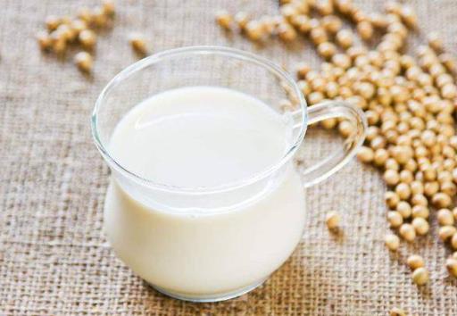 小孩喝豆漿會導致早發育嗎?小孩喝豆漿要加糖嗎?