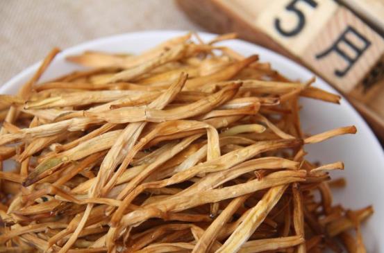 黃花菜中的秋水堿有毒嗎?干黃花菜怎么做才不會(huì)酸?