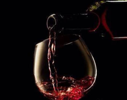 喝了紅酒怎么解酒最好?正常女性喝多少紅酒會醉?