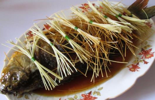 鯉魚可以和咸菜一起吃嗎?孕婦吃鯉魚有哪些好處?