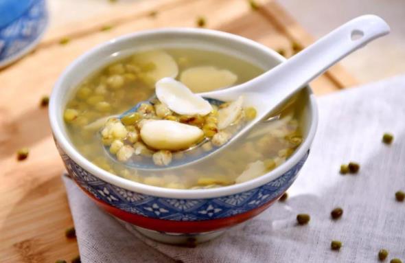喝綠豆湯的功效是什么?綠豆湯跟哪些食物搭配一起效果最好