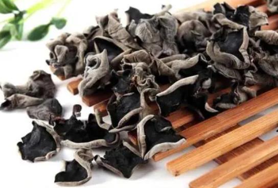 泡發黑木耳要注意什么?干木耳如何泡發?