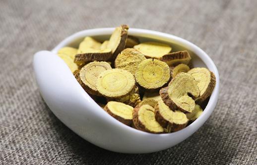甘草泡水用開(kāi)水泡嗎 甘草泡水可以降火嗎