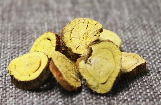 甘草泡水用開(kāi)水泡嗎 甘草泡水可以降火嗎