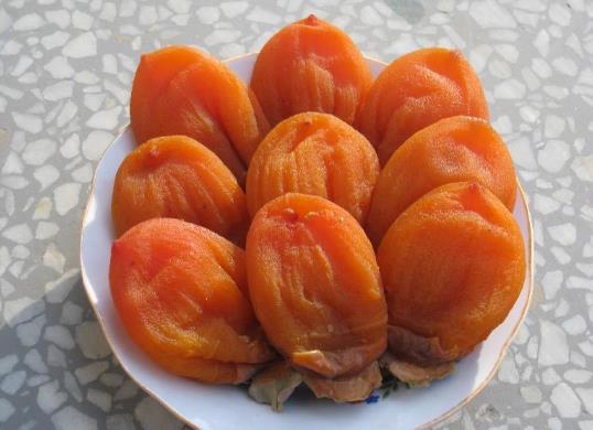 柿餅上的白霜發黃了還能吃嗎?柿子餅有什么營養價值?