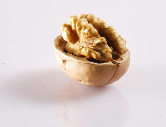 文玩核桃和吃的核桃一樣嗎?核桃仁發(fā)紅屬于正常現(xiàn)象嗎?