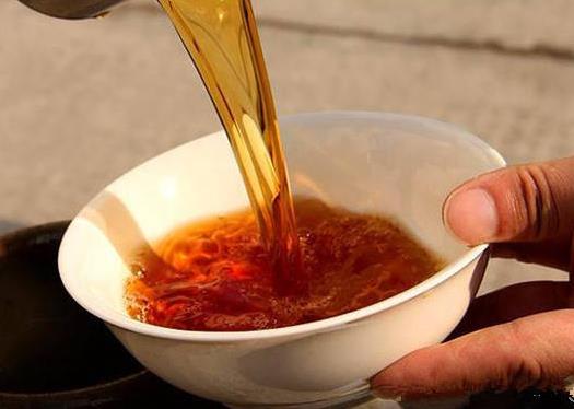 黃酒喝多了胃難受怎么辦?黃酒有白色漂浮物還能喝嗎?