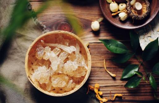 雪燕用開(kāi)水燉還是冷水燉 雪燕怎么看是不是燉好了