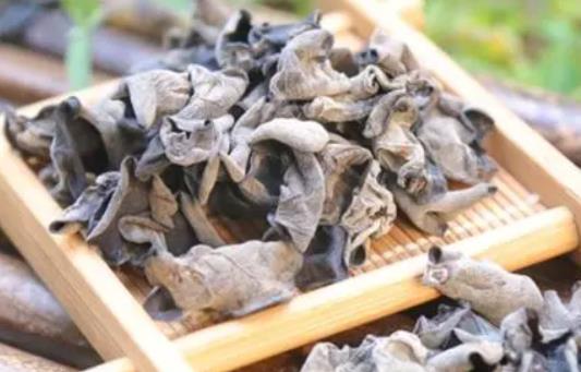 木耳用什么水泡發好?木耳泡久了還可以吃嗎?