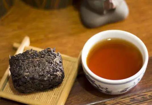 一天可以喝多少黑茶?泡黑茶適合用什么壺