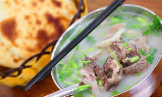 燉羊肉湯三放什么三不放什么 燉羊肉當歸什么時候放