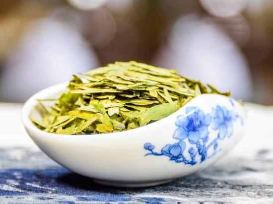 泡龍井茶第一泡要沖掉嗎?龍井茶泡出來發紅是什么原因