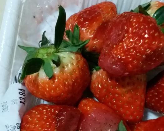 草莓用熱水洗會變酸嗎?草莓碰傷是什么樣子的圖片