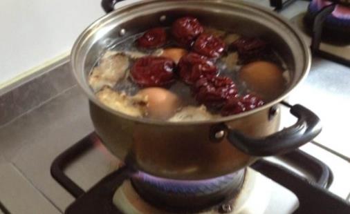 當歸煮雞蛋當歸要煮多久 當歸煮雞蛋是月經期間吃還是結束吃