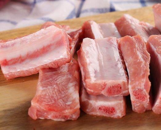 超市的排骨比市場(chǎng)排骨便宜正常嗎?粉蒸排骨發(fā)黑是怎么回事