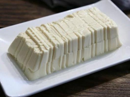 盒裝內酯豆腐怎么能把它倒出來?盒裝內酯豆腐怎么焯水