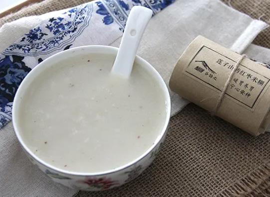 小孩吃米糊吃到多大?寶寶多大可以吃米糊