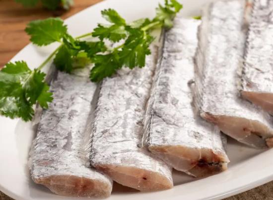 怎么挑選帶魚好不好?怎么樣洗帶魚身上銀色