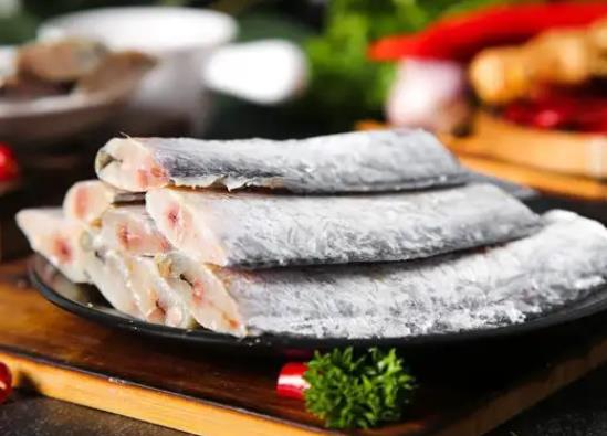 怎么挑選帶魚好不好?怎么樣洗帶魚身上銀色