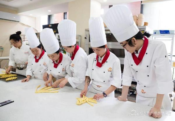 歐米奇西點學校——記2019成都歐米奇面包大師集訓營