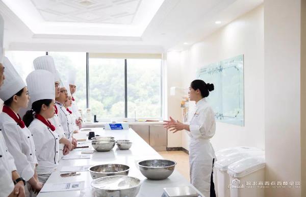 歐米奇西點學校——記2019成都歐米奇面包大師集訓營