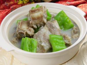 夏天吃什么菜降火？苦瓜燉排骨的做法