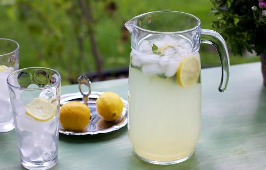 如果用檸檬水代替白開(kāi)水來(lái)解渴