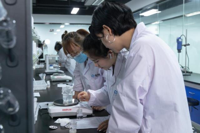 綻妍&新氧探廠活動圓滿落幕,用實力傳遞國貨自信
