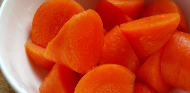 夏季護(hù)膚還有很多是需要注意的 夏季護(hù)膚手法揭秘