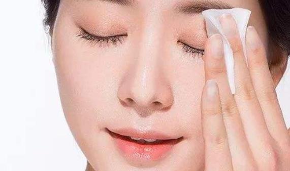 睡前美膚好習(xí)慣 一覺醒來擁有水嫩肌膚