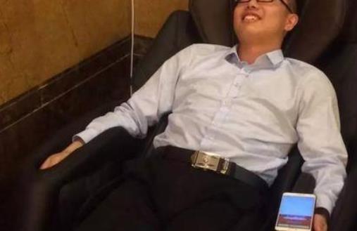男士夜間呵護(hù)肌膚的小秘訣 肌膚隨時(shí)都有可能發(fā)生問題