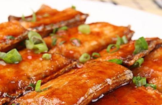 魚的食用和醫用價值更是推崇備至 常吃魚有益于滋潤肌膚