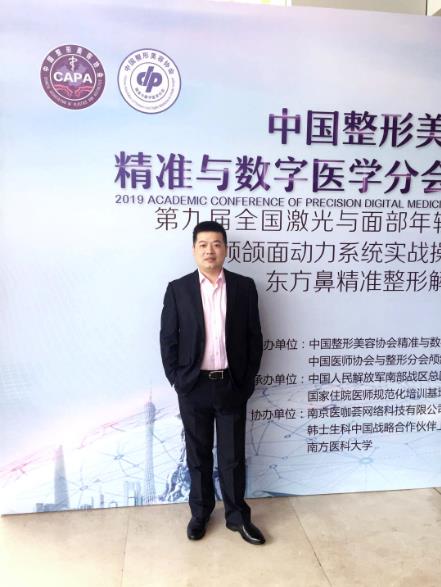 廈門臉博士整形醫院可信嗎 拉斯鼻整形修復技術免費拯救了這個無鼻小孩