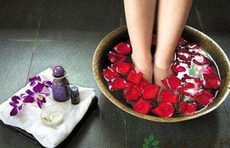 泡腳有什么好處?哪些人不能泡腳?
