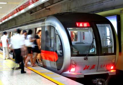 上班族如何安全乘地鐵?夏季坐車(chē)要掌握哪些要領(lǐng)