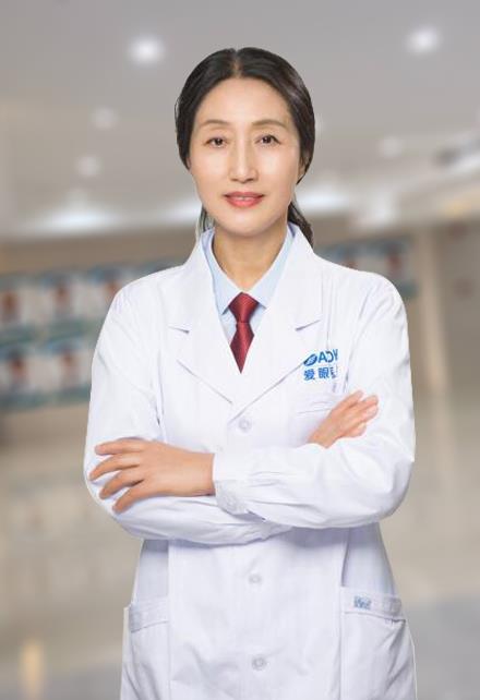 魏玲-她是近視手術專家,親自為女兒做了手術