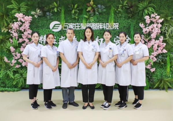 魏玲-她是近視手術專家,親自為女兒做了手術