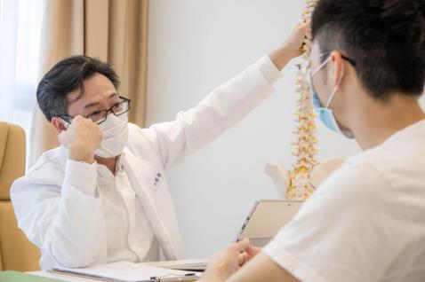 醫加摩治療腰痛的效果怎樣?深得歐美專科醫院醫生、患者肯定!