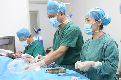 濟南顯微外科醫院為20歲甲狀腺結節患者消融治療,美觀無疤痕