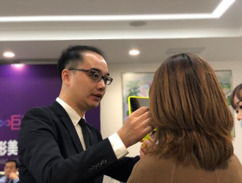 西京孫峰醫生在西安國際醫學中心坐診成功參加學術會手術演示
