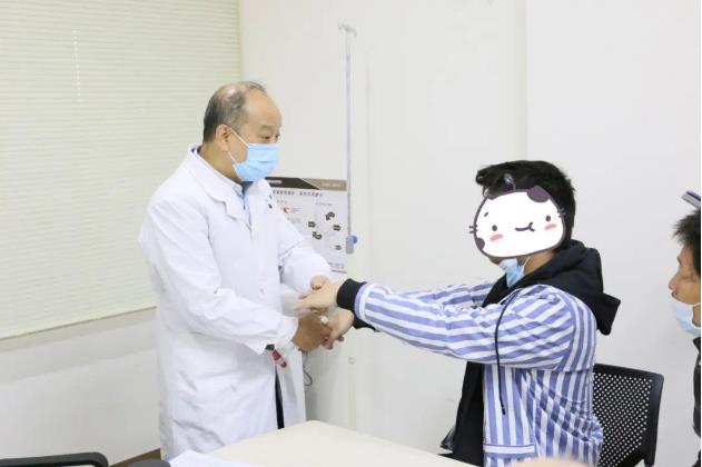 26日湖北抗癲癇協會常務副會長潘松青教授來武漢中際醫院會診啦