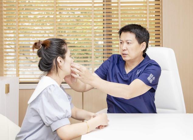 上海聯合麗格李鴻君院長:美無止境,唯有精誠以付