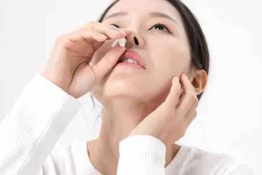 為什么會(huì)突然流鼻血?流鼻血有哪些危害?