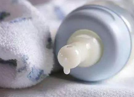 母乳袋要怎么才能排空空氣?母乳喂養的注意事項有哪些
