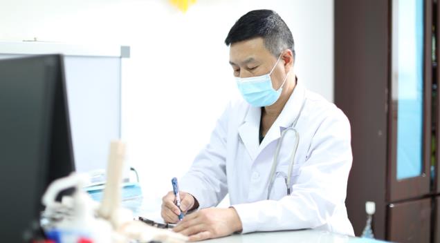 拇外翻能矯正好嗎?河南建筑醫院拇外翻/大腳骨醫生董留偉